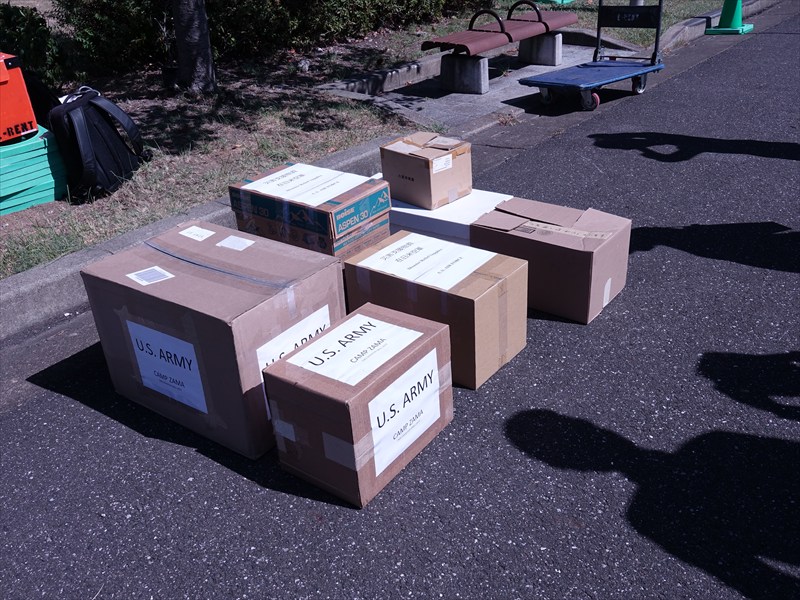 アメリカ軍のヘリコプターが運んできた生活に必要な物